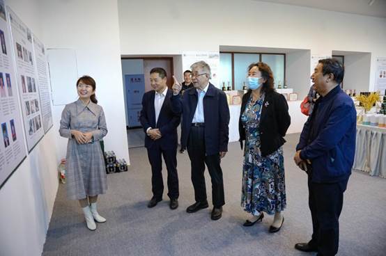 说明: https://xinwen.hrbcu.edu.cn/__local/6/B1/2E/3E541E7218DAB800A565110CA4D_59C30198_162EC.jpg?e=.jpg